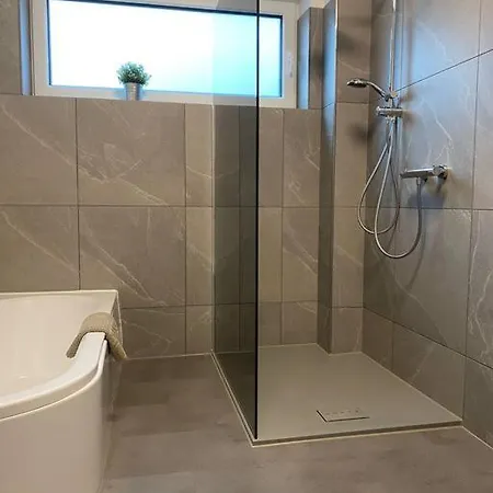 Apartment Modern Am Bowlingcenter Garten U Terrassenueberdachung
