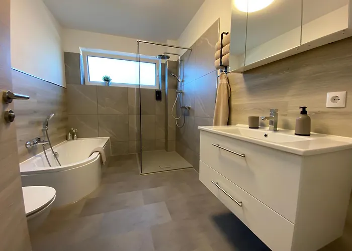 Neu! Modernes Naehe Bowling Center! *