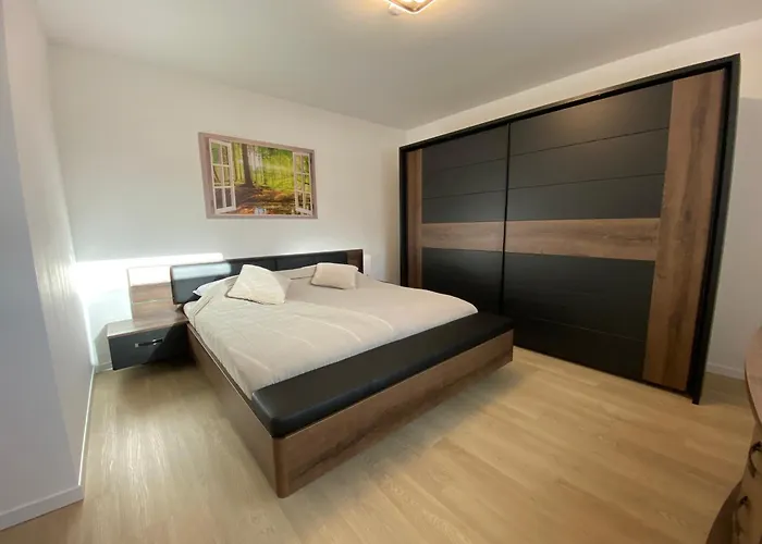 Neu! Modernes Naehe Bowling Center! Lejlighed